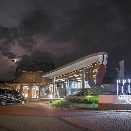 Hotel Neo+ Green Savana Sentul City Bogor Kültér fotó