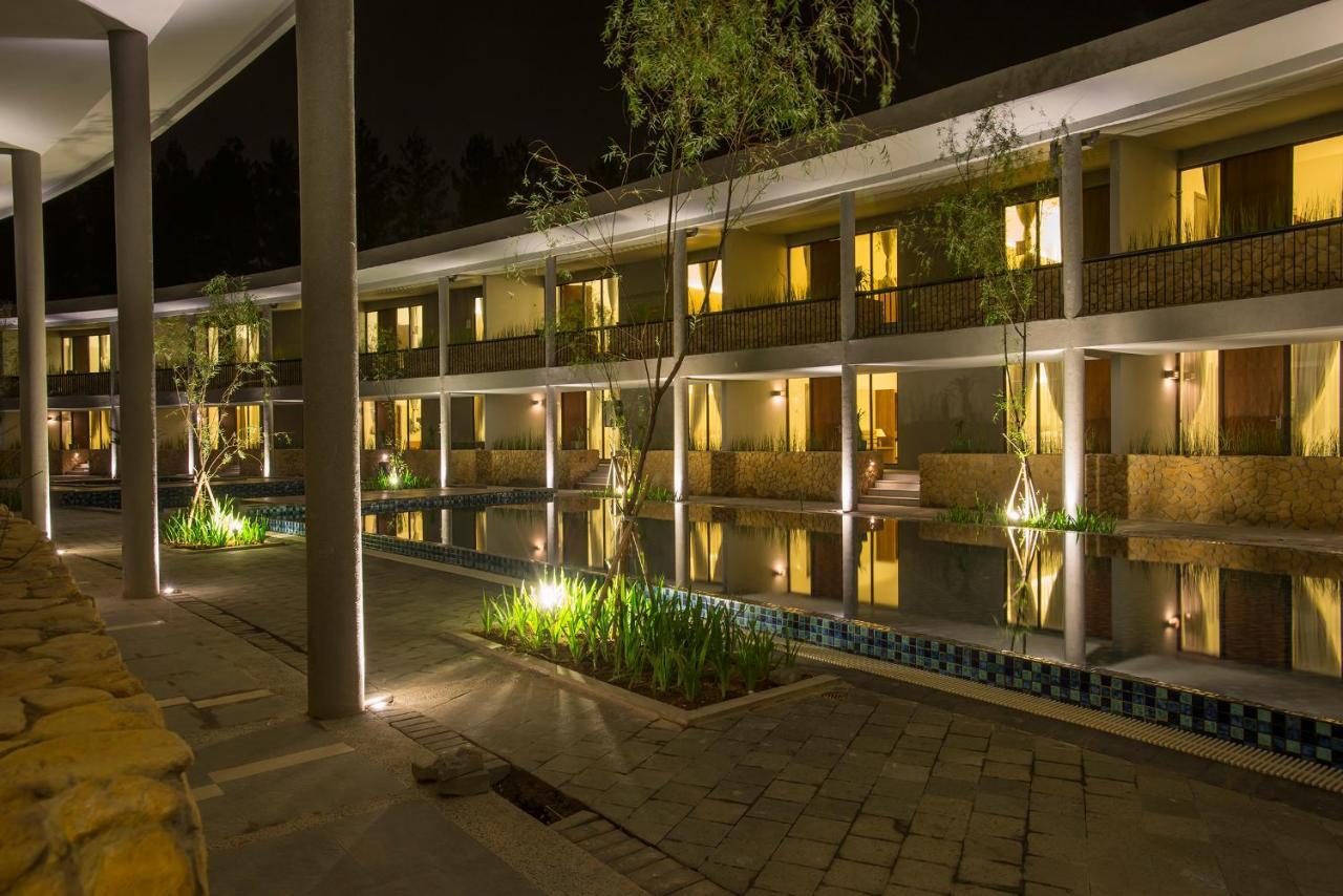 Hotel Neo+ Green Savana Sentul City Bogor Kültér fotó