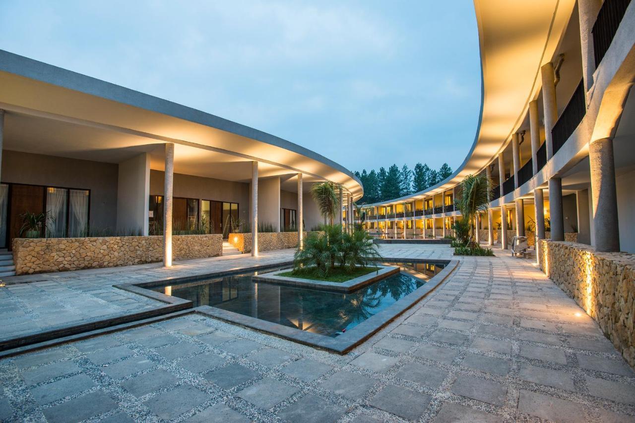 Hotel Neo+ Green Savana Sentul City Bogor Kültér fotó