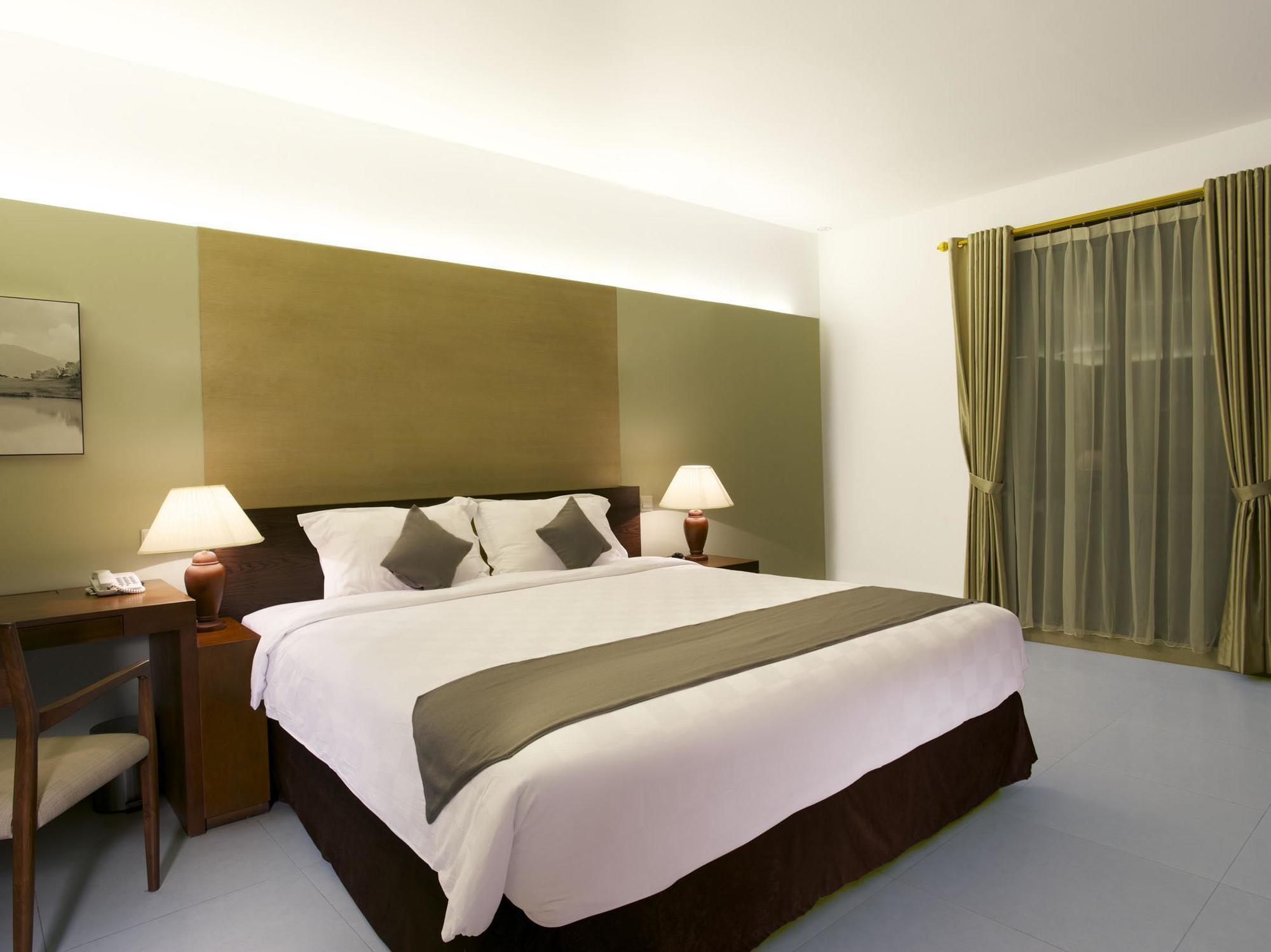 Hotel Neo+ Green Savana Sentul City Bogor Kültér fotó
