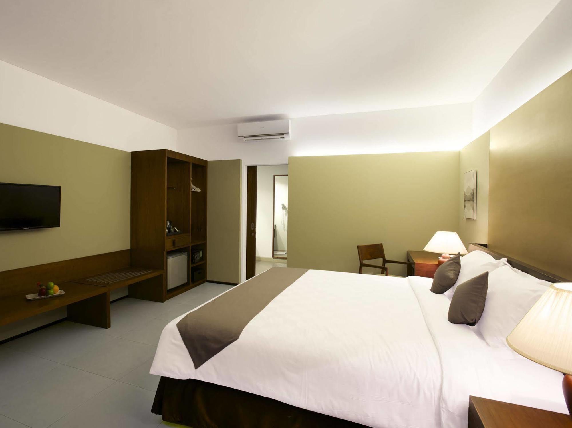 Hotel Neo+ Green Savana Sentul City Bogor Kültér fotó
