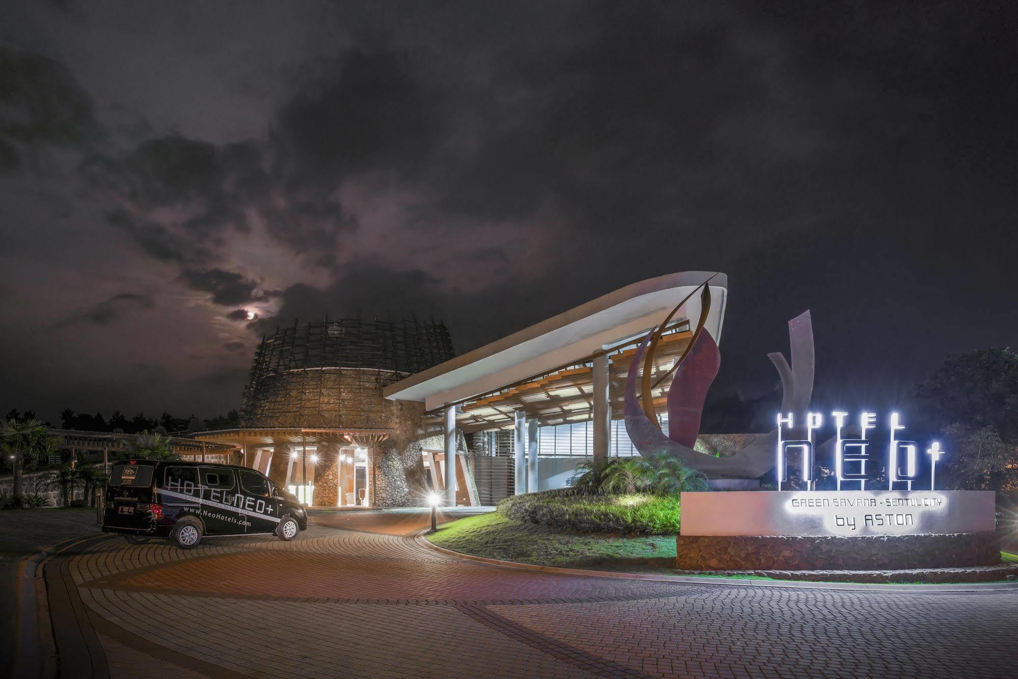 Hotel Neo+ Green Savana Sentul City Bogor Kültér fotó