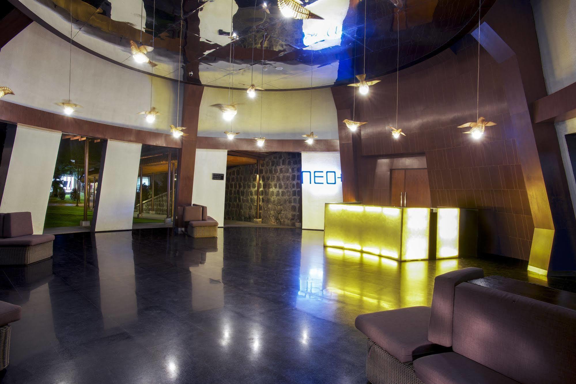 Hotel Neo+ Green Savana Sentul City Bogor Kültér fotó