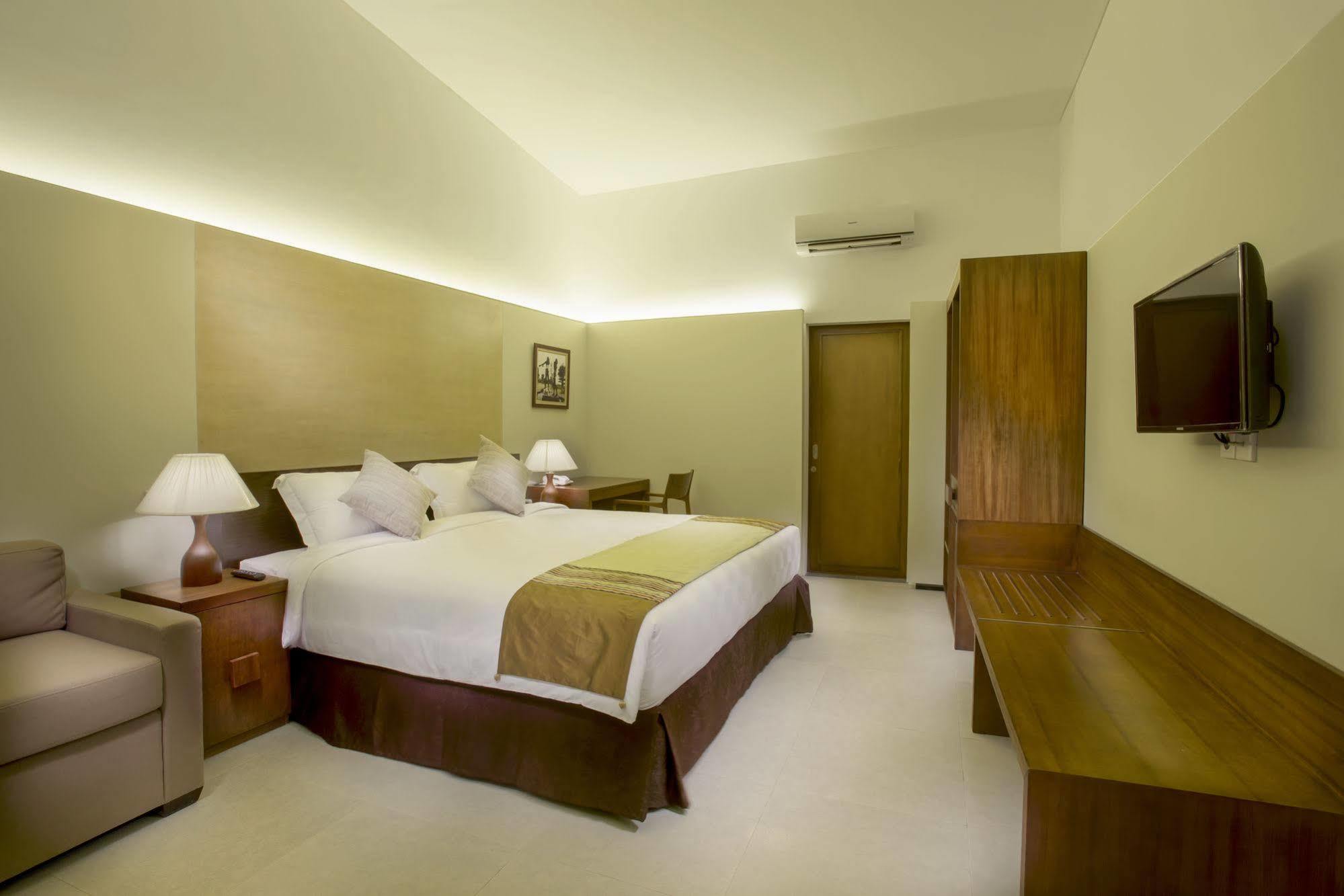 Hotel Neo+ Green Savana Sentul City Bogor Kültér fotó